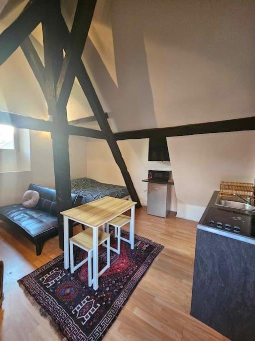 Apartament Le Petit Medieval Montluçon Zewnętrze zdjęcie