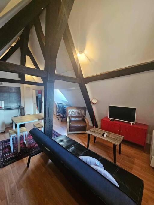 Apartament Le Petit Medieval Montluçon Zewnętrze zdjęcie